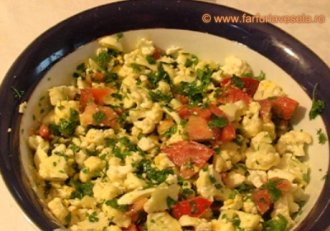 Salata de conopida cruda cu oua