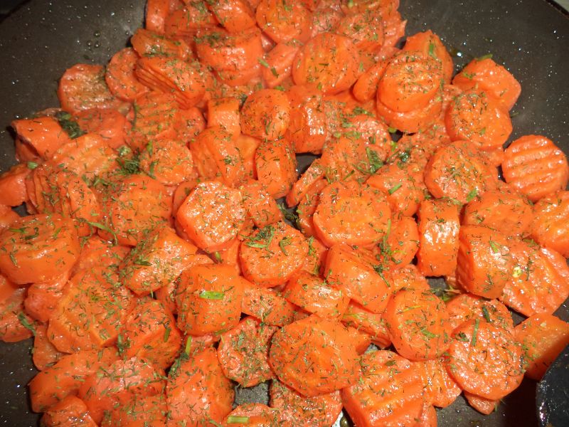 Rulouri din carne cu garnitura de morcovi