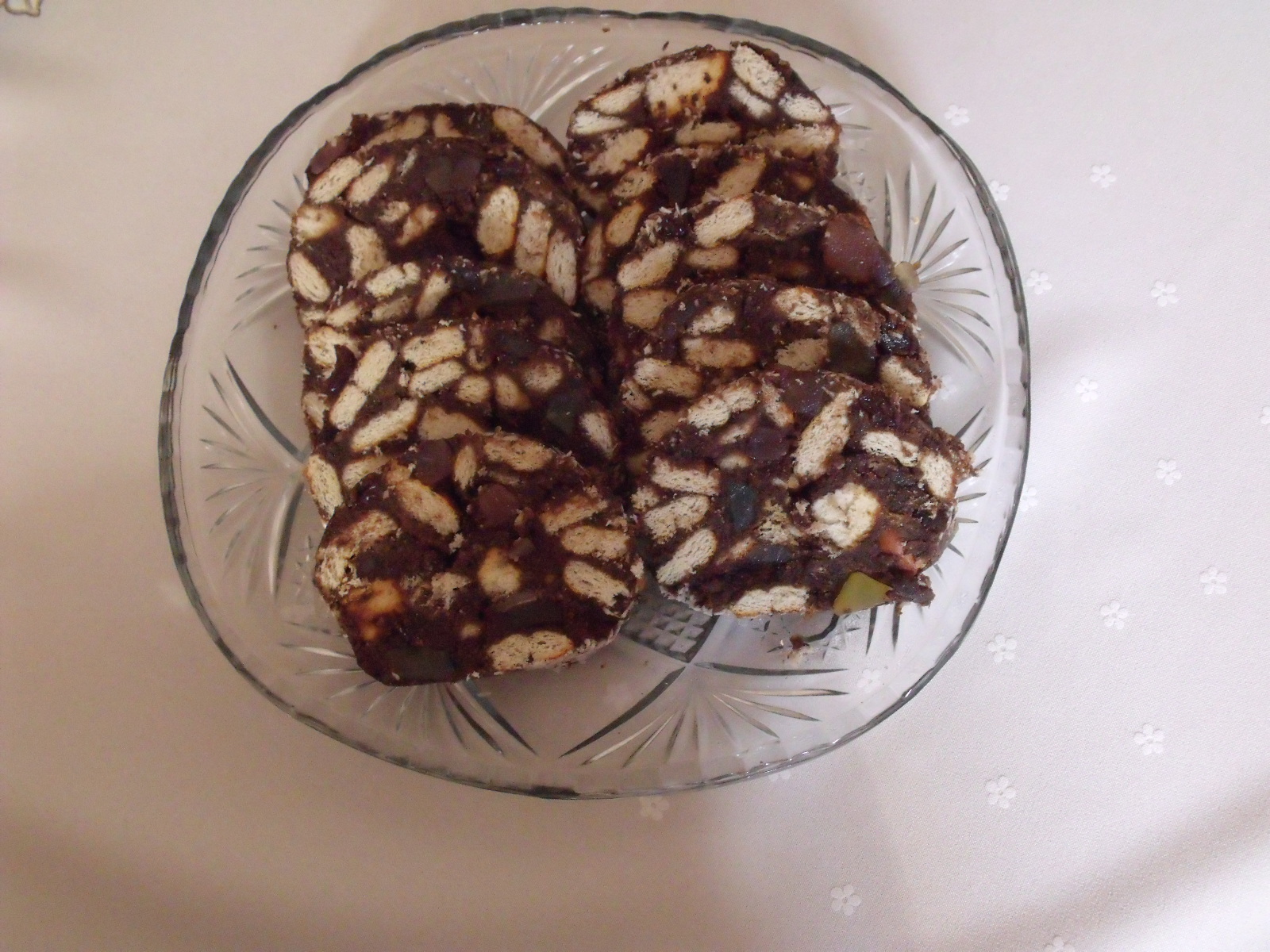 Salam de biscuiţi, reţetă cu pudra de roscove