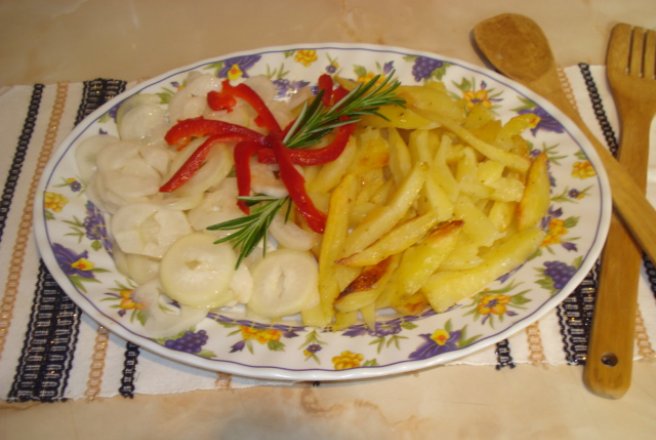 Cartofi la cuptor cu salata de ridichi albe