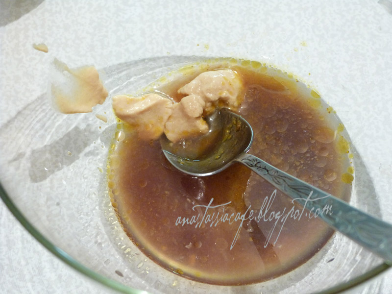 Salata de paste gnocchi cu creveti si capsuni in sos curry