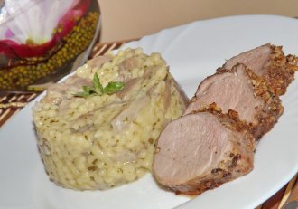 Muschiulet de porc in crusta de nuci si migdale cu garnitura de cus-cus