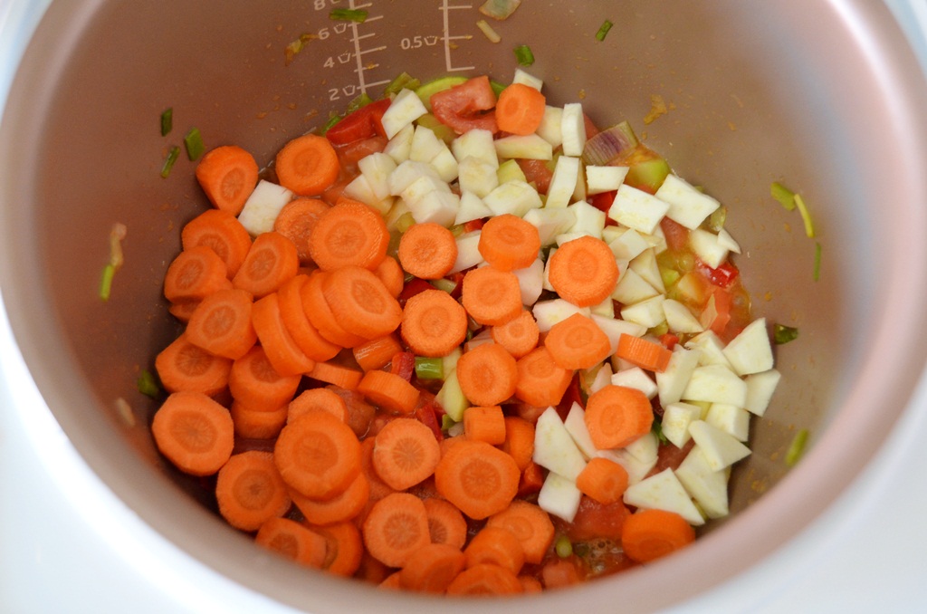 Gulyas de cartofi cu legume - Multicooker