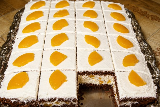 Desert prajitura cu iaurt si caise