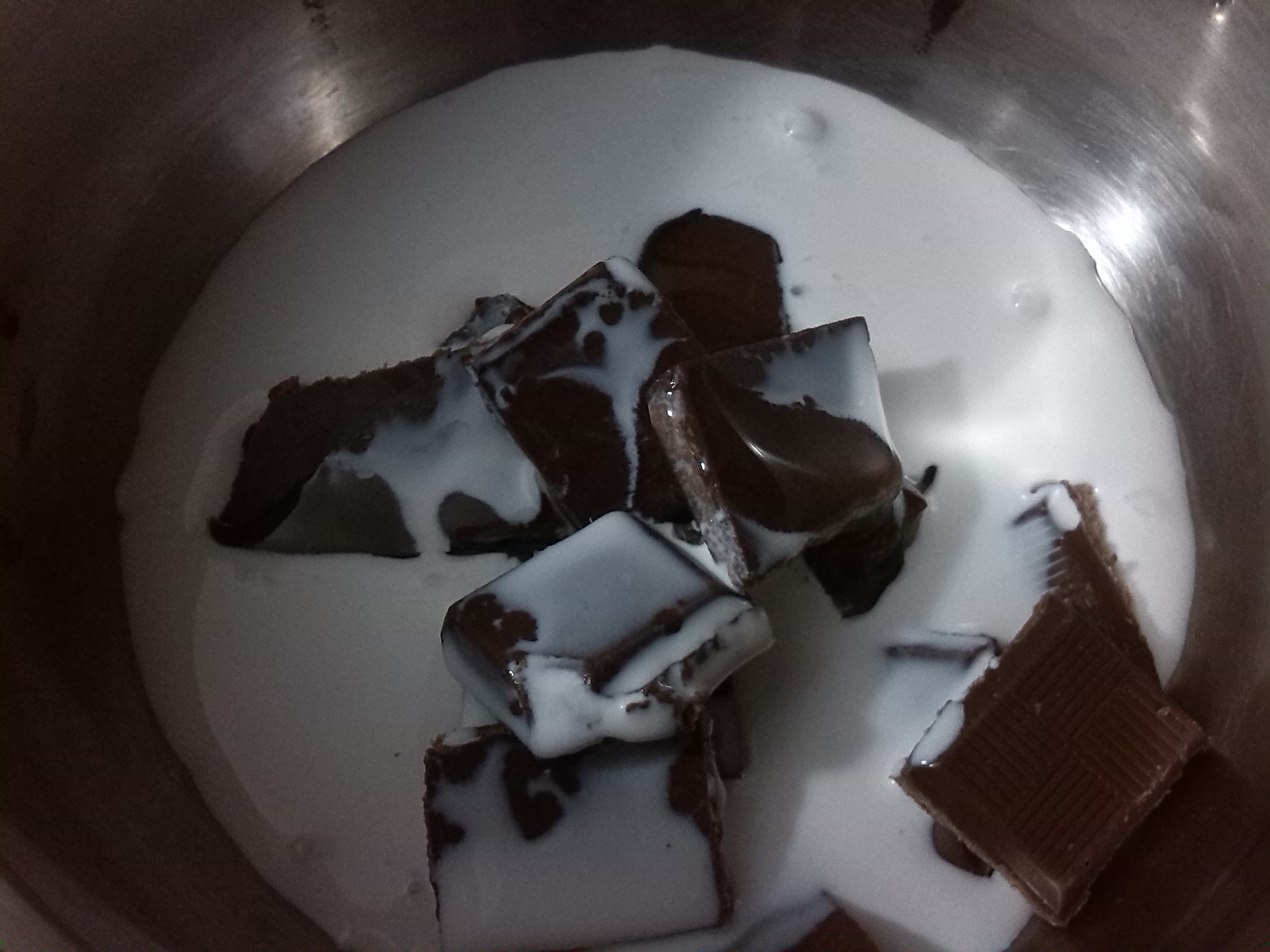 Reteta nr. 200 : Tort cu crema de ciocolata