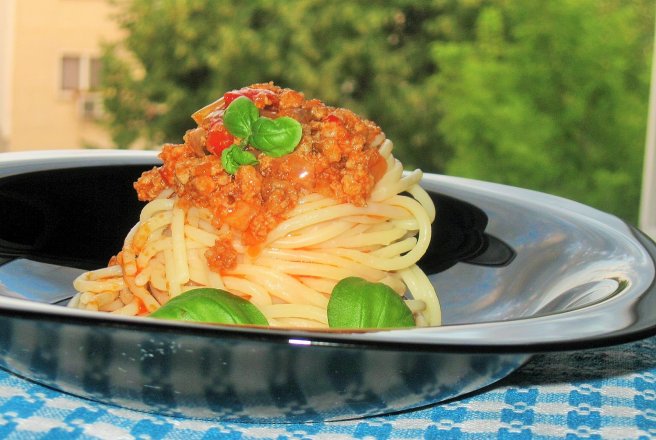 "Cuib" de spaghetti cu carne tocata