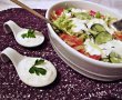 Salata de legume, cu sos de usturoi si iaurt-8