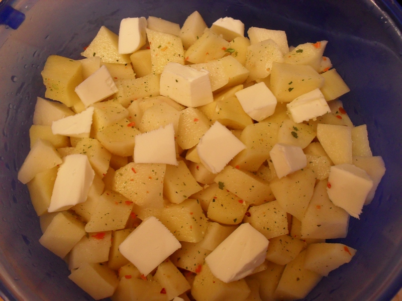 Cartofi cu cascaval/ branza, preparati la microunde