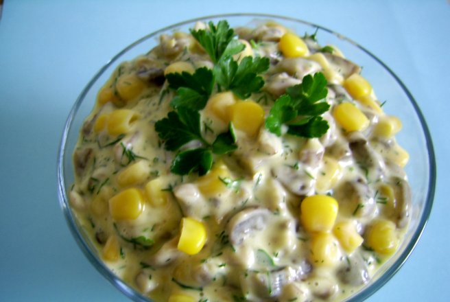 Salata de ciuperci cu maioneza si porumb