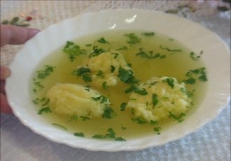 Supă de casă cu găluşte pufoase