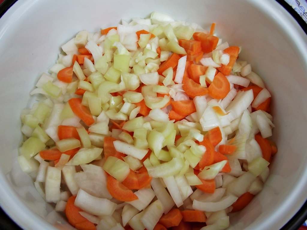 Mancare de mazare cu orez si carnati