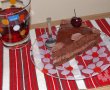 Tort de ciocolata cu fructe deshidratate si crema rapida-15