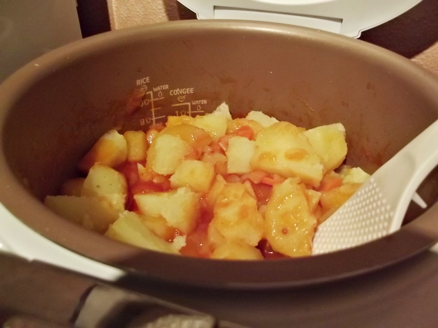 Mancare taraneasca de cartofi si ciolan afumat