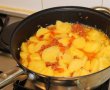 Tortilha spaniola cu carnati picanti-5
