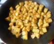 Cuburi de cartofi cu boia si porc la tava-4