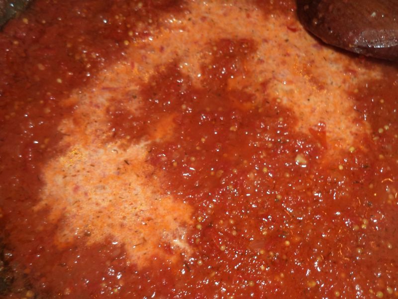 Piure copt cu sos de rosii proaspete