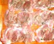 Pulpe de pui umplute cu carnaciori si invelite in bacon-2
