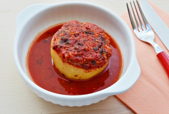 Dovlecel umplut cu legume in sos de rosii