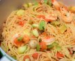 Spaghetti cu creveti, dovlecei si ciupercute-4