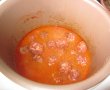 Perișoare în sos tomat cu capere și măsline, acompaniate de Serpentine de la Băneasa-2