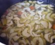 Supa din pulpe de pui cu zucchini si paste-3