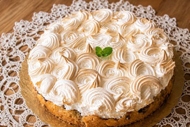 Tarta cu prune si bezea