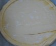 Pizza pe blat de foietaj-1
