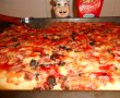 Pizza cu ceapa rosie si salam de porc-10