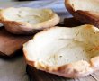 Ciorbă de fasole boabe cu ciolan servită în pâine-4
