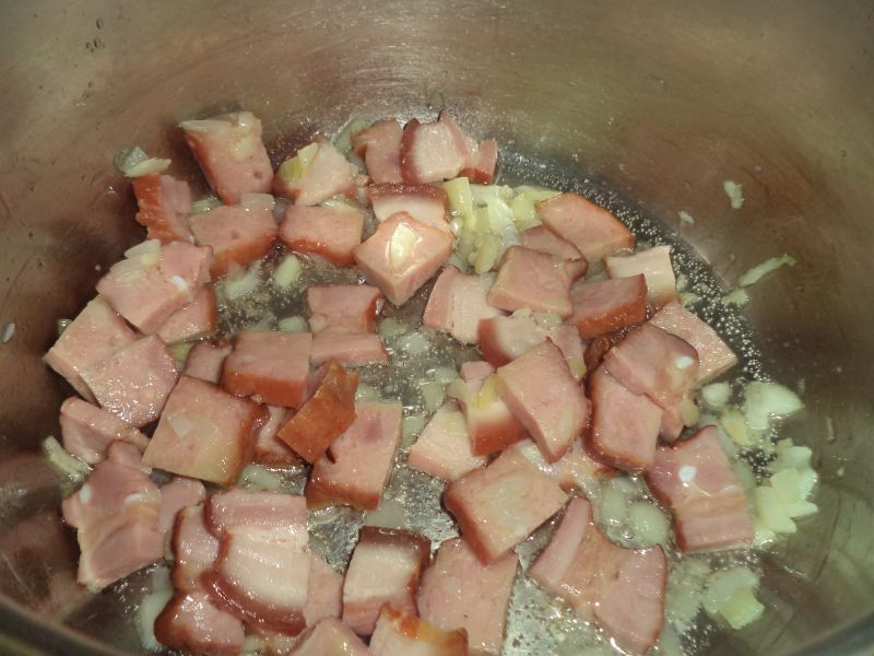 Ciorba de dovlecel cu piept de porc afumat