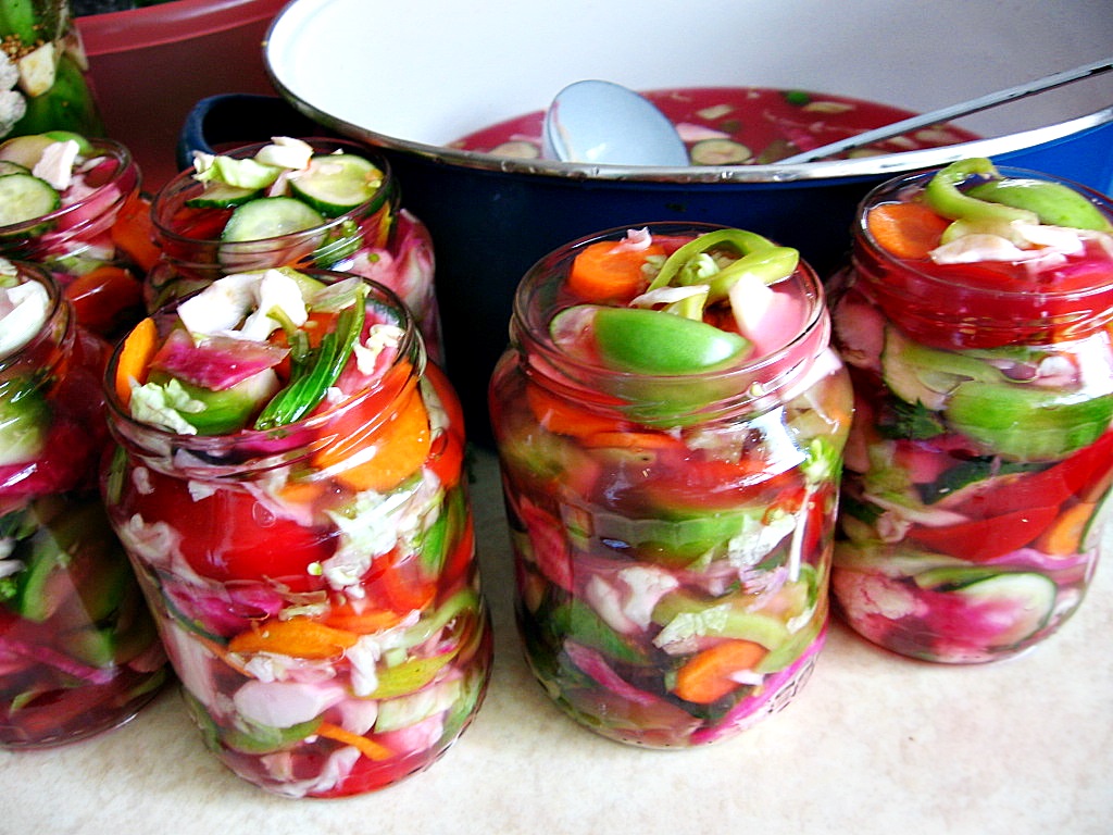Salata asortata de legume si fructe