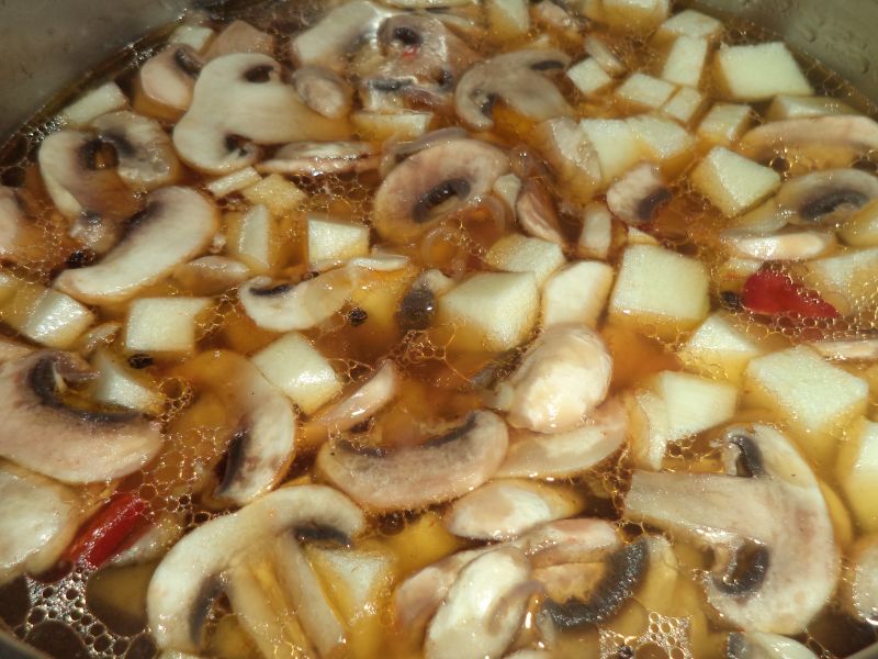 Ciorba de ciuperci cu dovlecel si hrisca