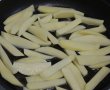 Frigarui cu cartofi prajiti, noi, chiftele de zucchine si sos de iaurt-19