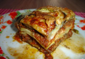 Musaca de carne cu dovlecei si vinete