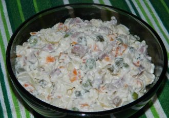 Salata de boeuf cu limba afumata