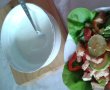 Salata cu legume, piept de pui si sos de usturoi-3