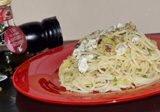 Spaghete cu zucchini, gorgonzola si nuci