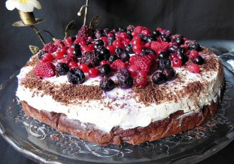 Prajitura cu mascarpone si fructe de padure