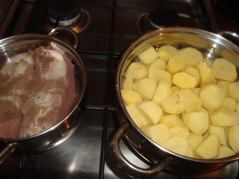 Sufleu cu cartofi si pulpa de porc