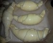 Cornuri pufoase cu branza dulce-5