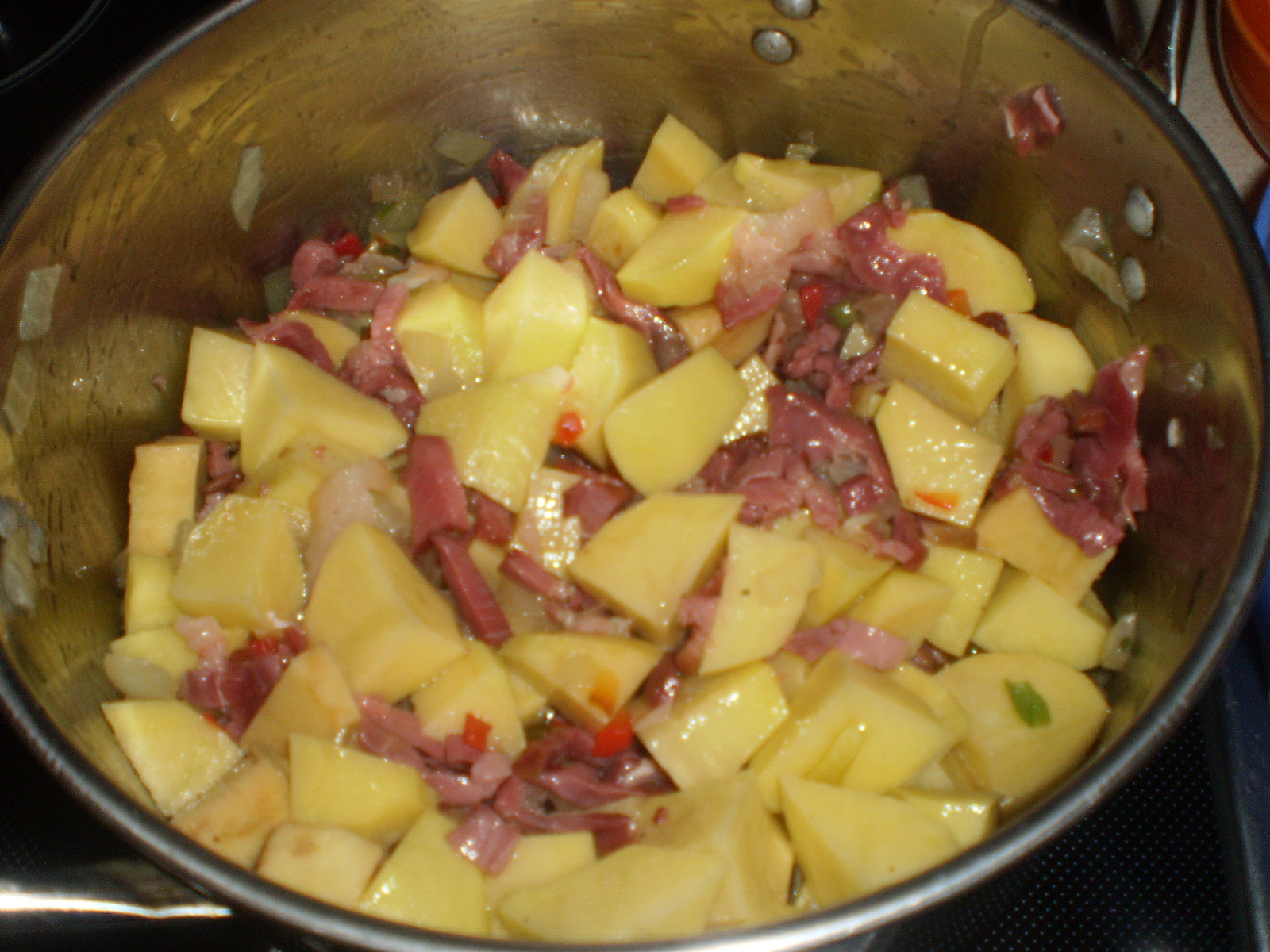 Tocanita de cartofi cu ciuperci si bacon afumat
