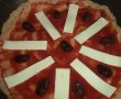 Pizza din aluat negru cu branzeturi si masline-2
