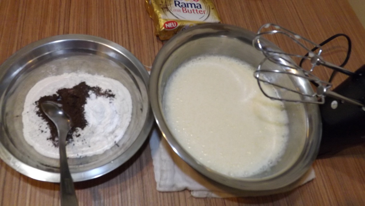 Prajitura cu crema de capsuni si crema de mascarpone cu rodie