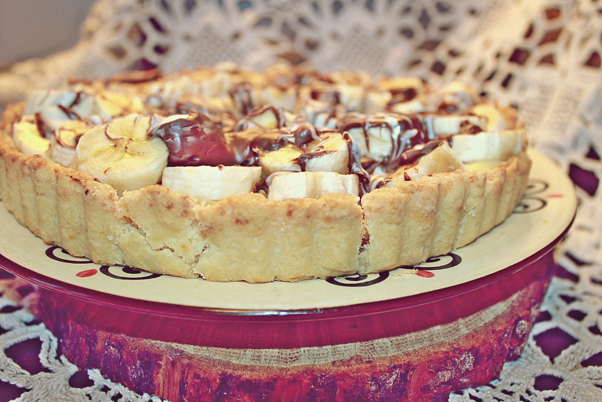 Tartă cu cremă de vanilie, banane și glazură de ciocolată a la Timea