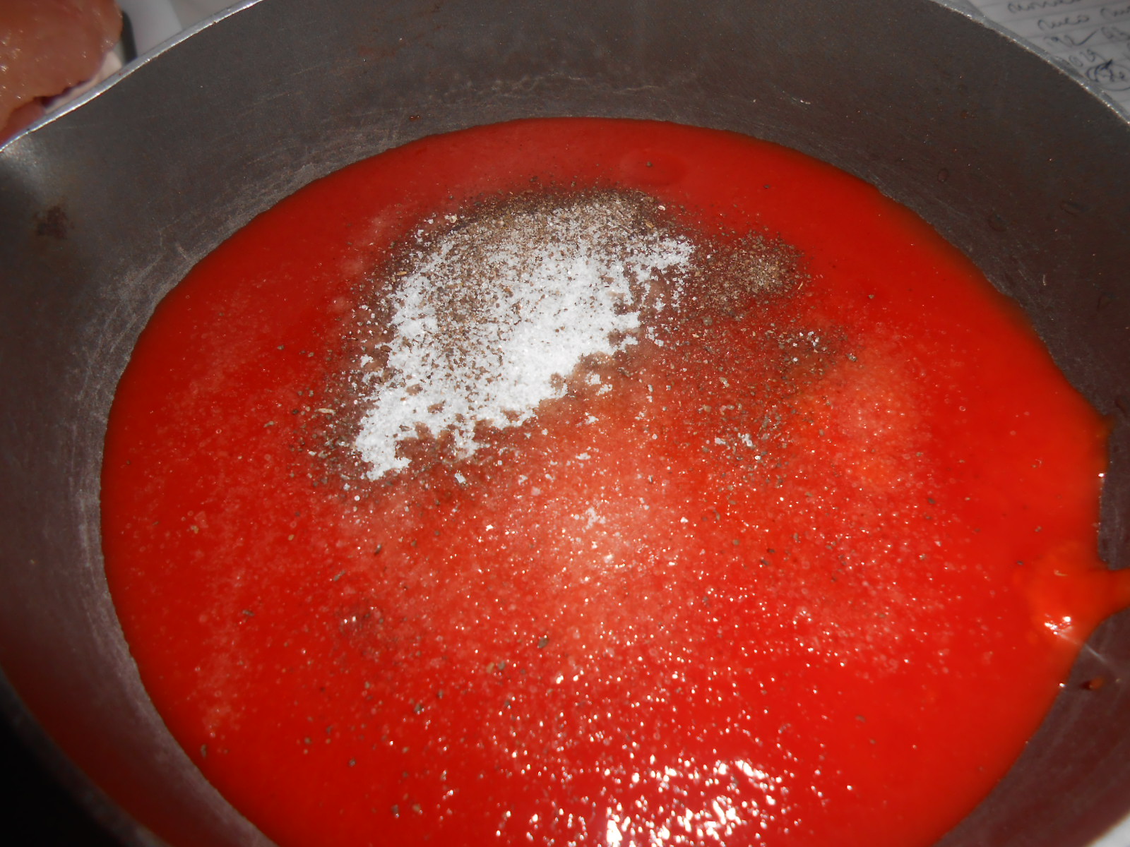 Degetele de pui si spaghete cu sos