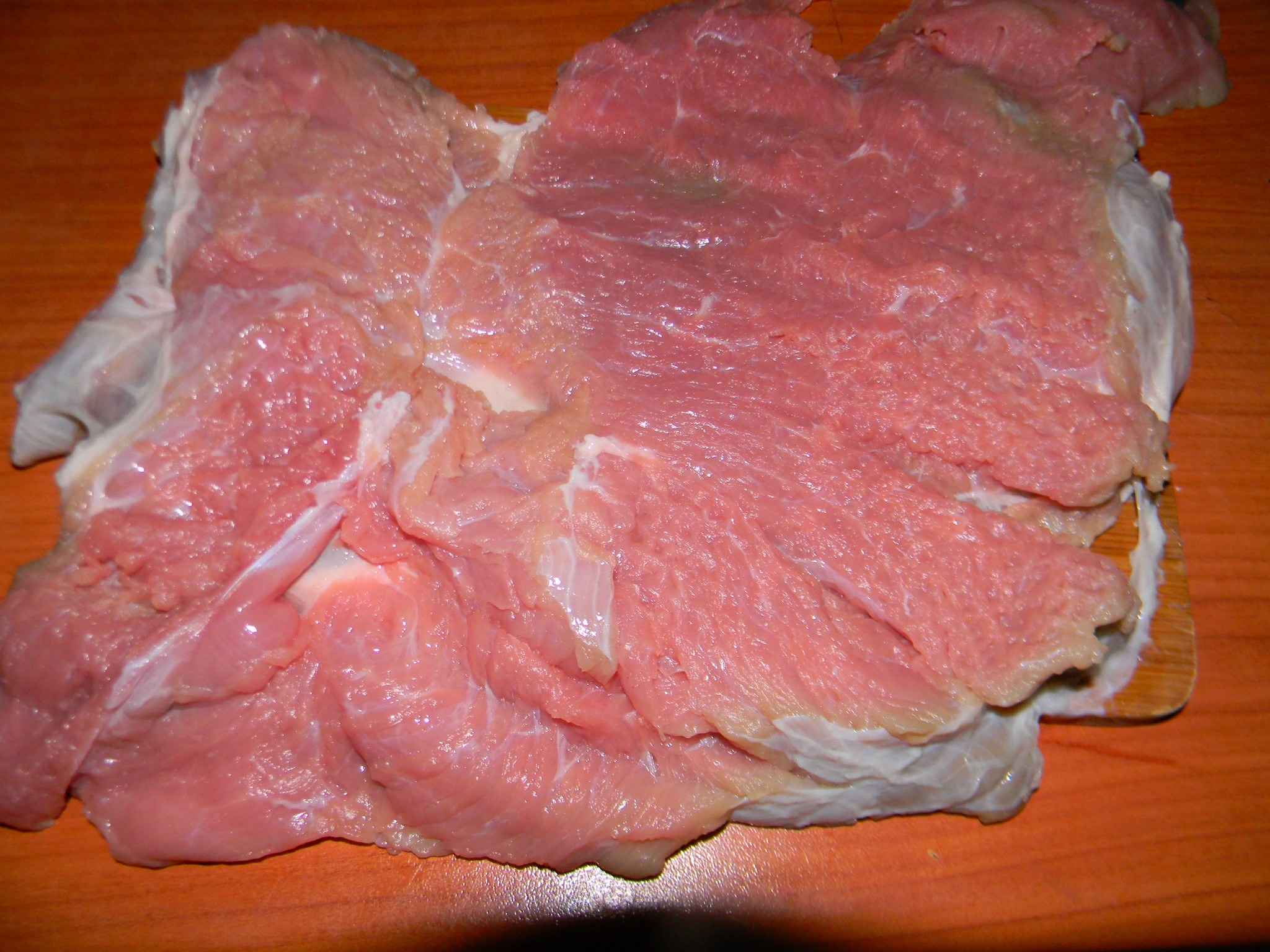 Friptura cu vitel rulat , porc si  cartofi