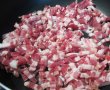 Mancare taraneasca de cartofi, cu bacon si gogosari murati-0