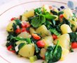 Salata calda de cartofi cu spanac-5