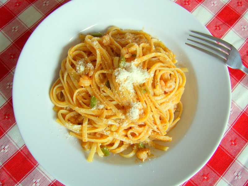 Linguini con gamberetti sau Paste cu creveti