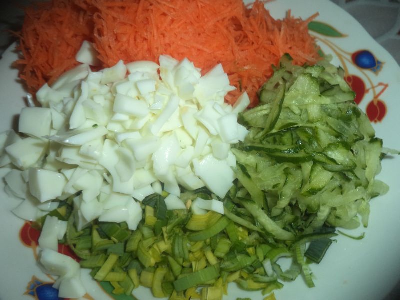 Salata de morcov, castravete si praz cu maioneza